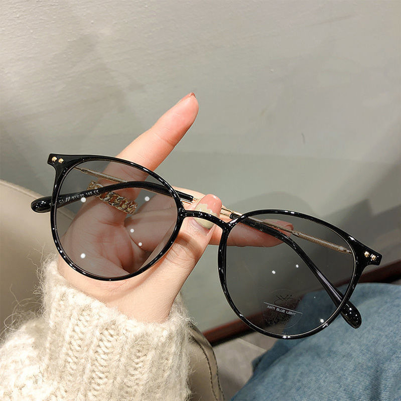 Photochromic Prescription Glasses with Oval Frame